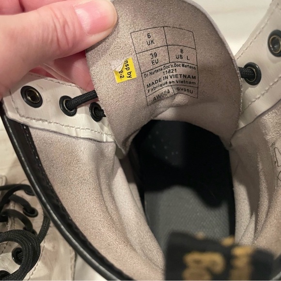 Intentionally Distressed, Like New Dr. Martens White Leather Docs Grunge Boots. - Picture 6 of 11